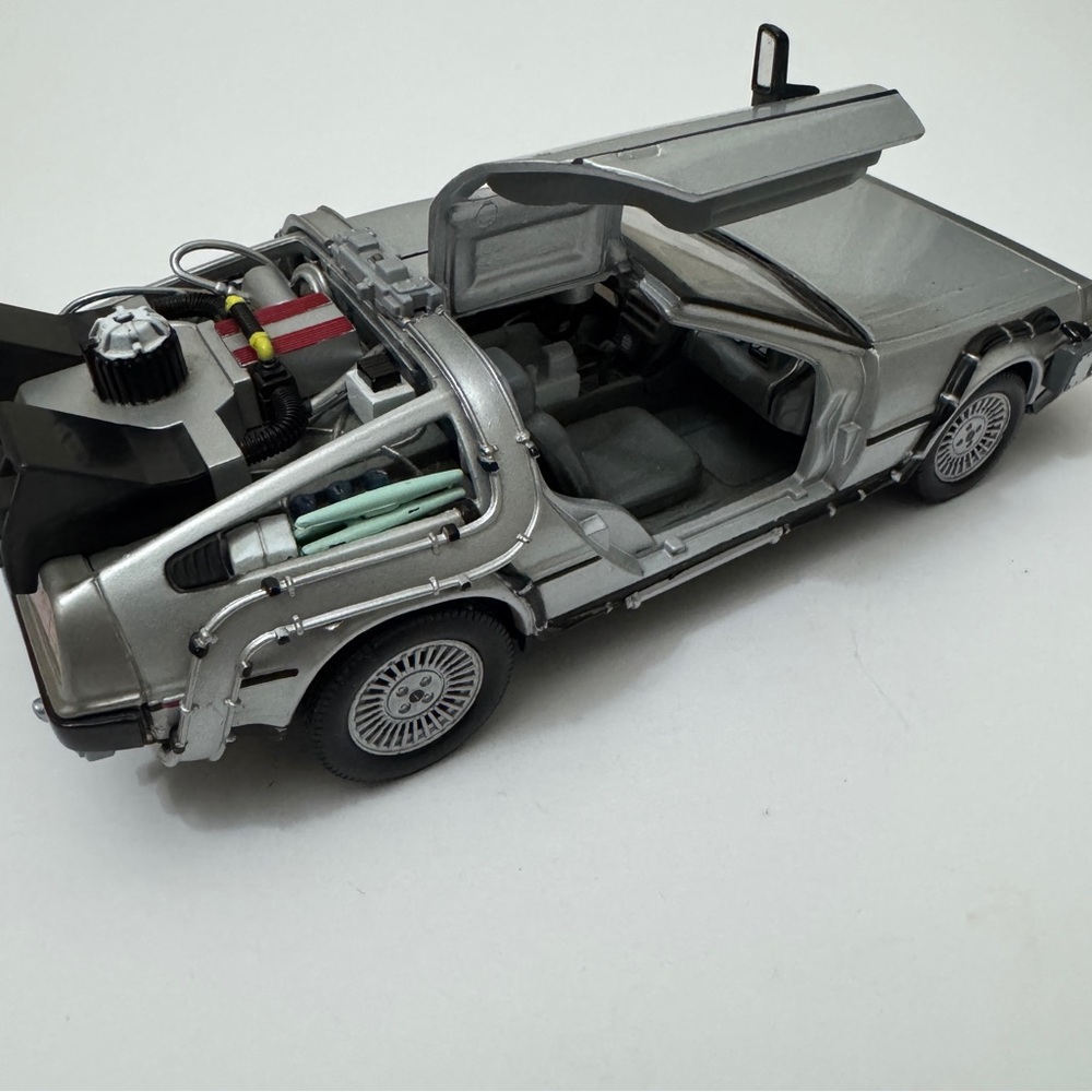 WELLY No.2441 Back to the Future 2 DeLorean Uniersal Studios U-Drie 1/24 - Picture 6 of 12